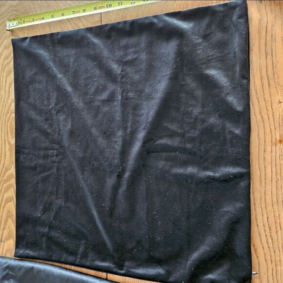 Set of 2 Black Velvet Pillow Covers 19.5″ | Soft Zippered Accent Pillows NEW - Picture 2 of 9